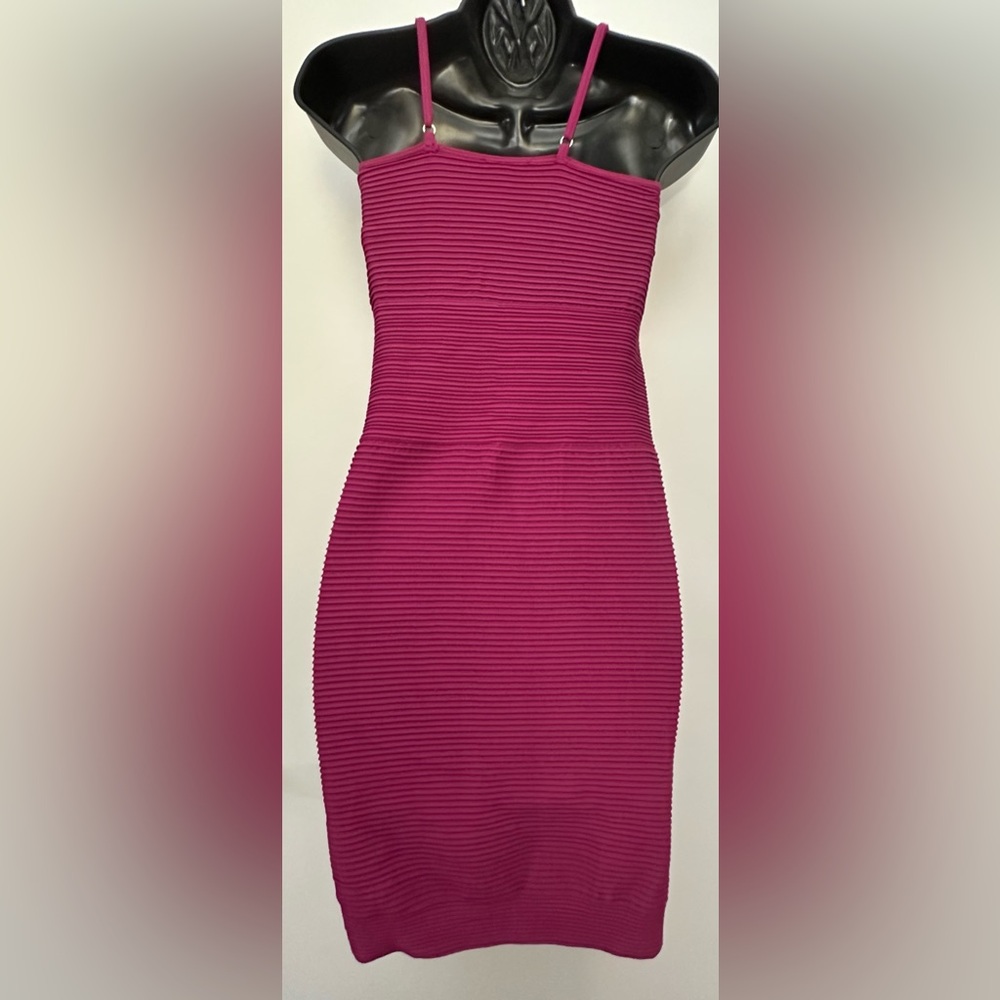 BEBE | M/L Fitted Bodycon Ribbed Dress - Adjustable Straps & Built in Bra Cups - Picture 7 of 14